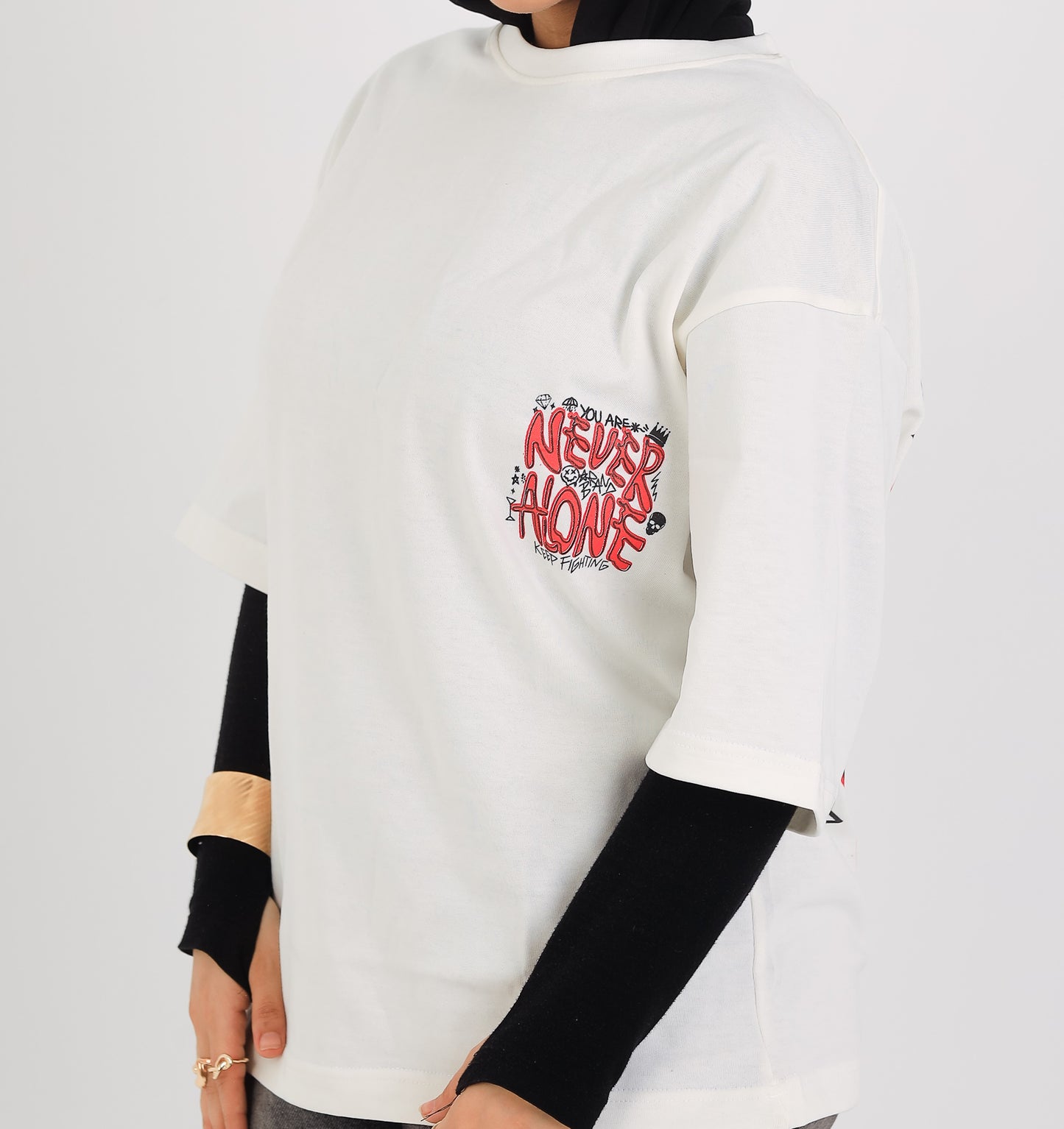 NEVER ALONE Statement Tee – Graffiti Edition