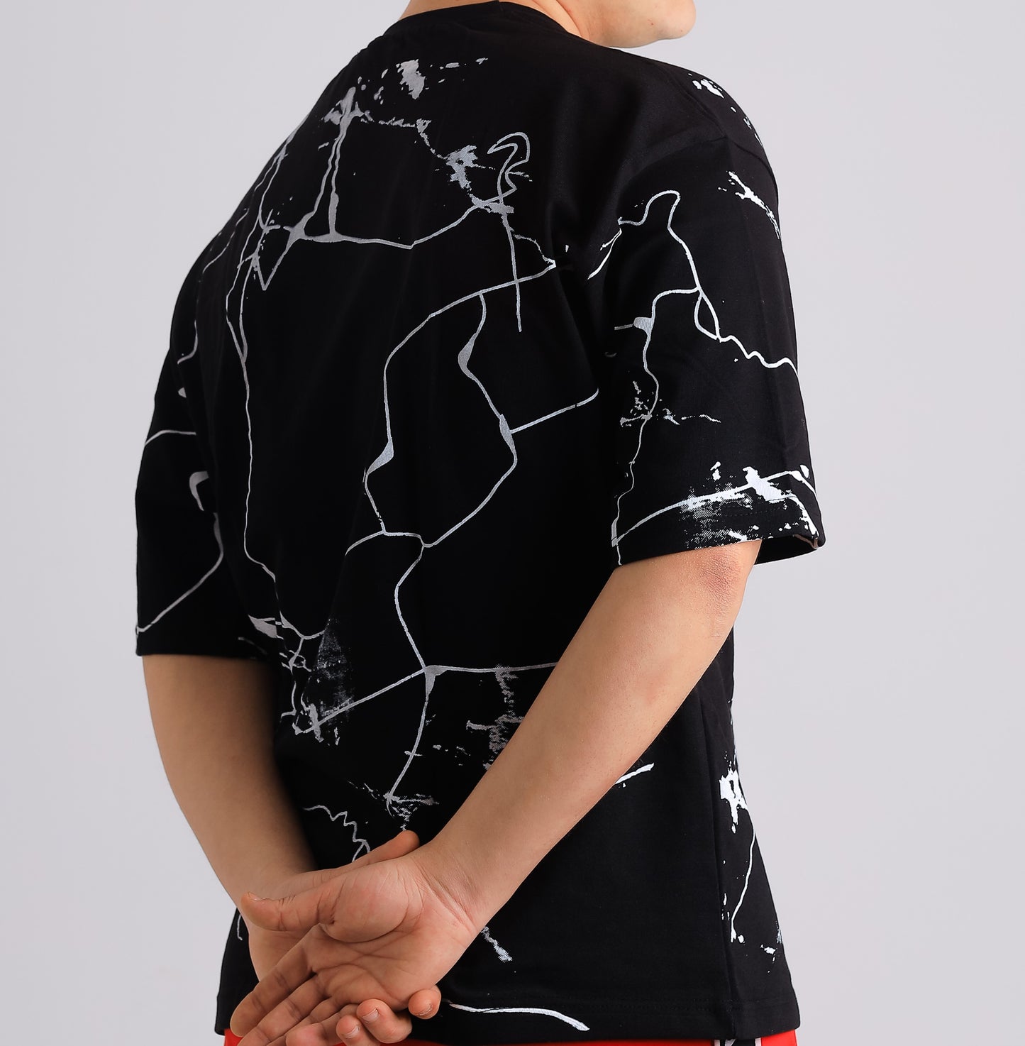 UNREAL PORTRAITS Cracked Pattern Tee – Monochrome Edition